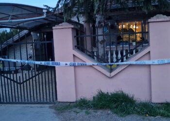 Grozljiva družinska  tragedija: Z vrtalnikom ženi prebodel glavo, nato poskušal soditi še sebi (FOTO)