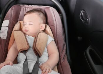 V otrokovi krvi našli sledi drog: Partner matere dečka, ki je umrl v razgretem vozilu, krivde ni priznal