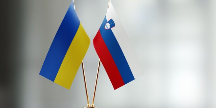Slovenija z milijonom evrov za podporo Ukrajini za nabavo streliva