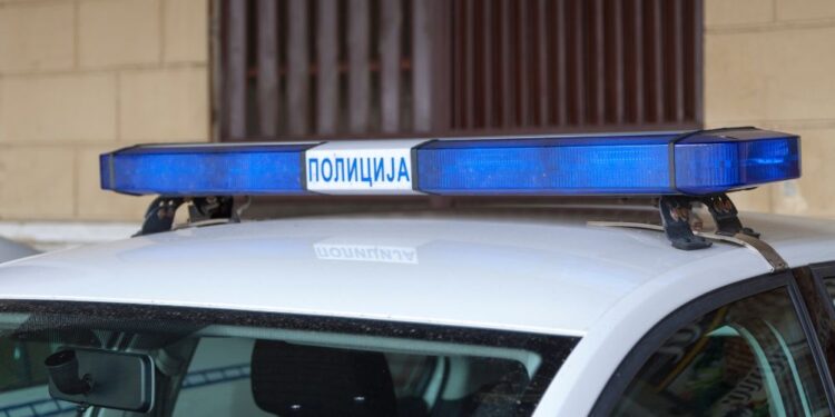 Po 33 letih trpljenja: “Pokličite policijo, možu sem zapičila sekiro v glavo”