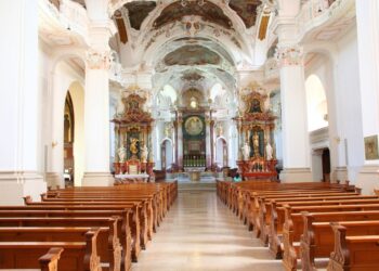 Katoličani obeležujejo cvetno nedeljo: Boste tudi vi v cerkve k blagoslovu odnesli butare?