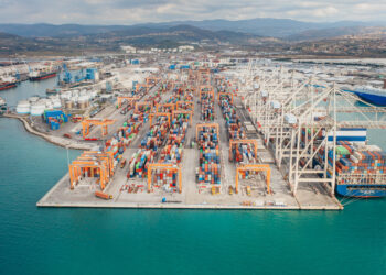 V Luki Koper zasegli kar 260 kilogramov kokaina