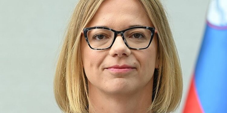 Pri sporni poti nekdanje ministrice v New York zaznali korupcijska tveganja