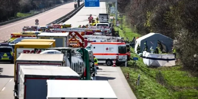 Več mrtvih v nesreči avtobusa na vzhodu Nemčije