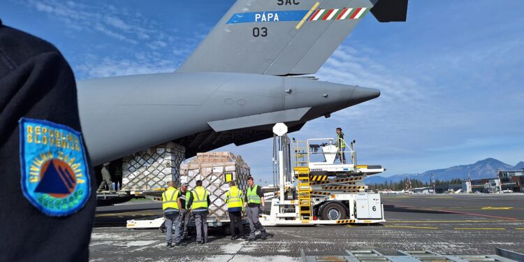 Slovenija poslala 33 ton pomoči za Palestince (FOTO, VIDEO)