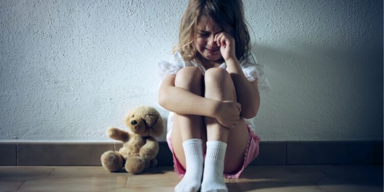 Grozljivka v Bosni: Na mejnem prehodu rešili petletno deklico, bila je žrtev trgovine z ljudmi