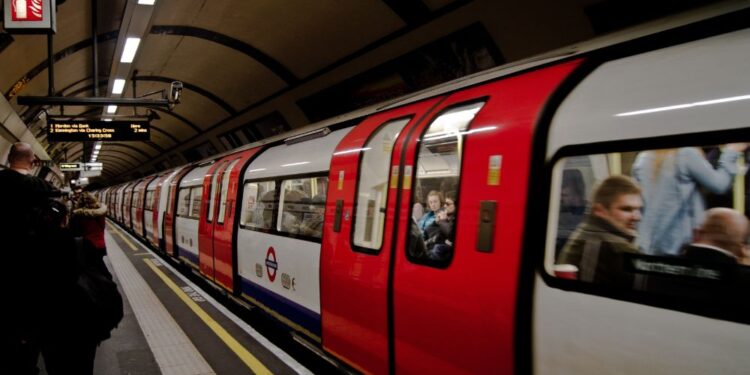 Po letečih taksijih v Beogradu napovedali tudi metro