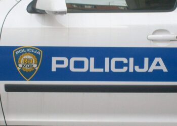 Še en grozljiv femicid na Hrvaškem: Moški večkrat zabodel svojo ženo