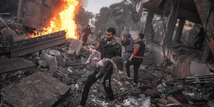 Pol leta agonije: Izraelska vojska od 7. oktobra ubila najmanj 33.137 Palestincev