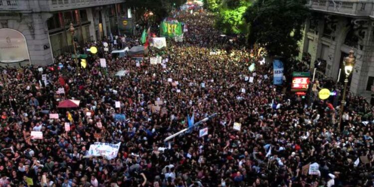 Množični protesti v Argentini
