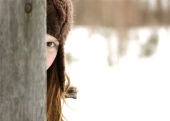 Podpora sramežljivemu otroku: Kako se izogniti pogostim napakam