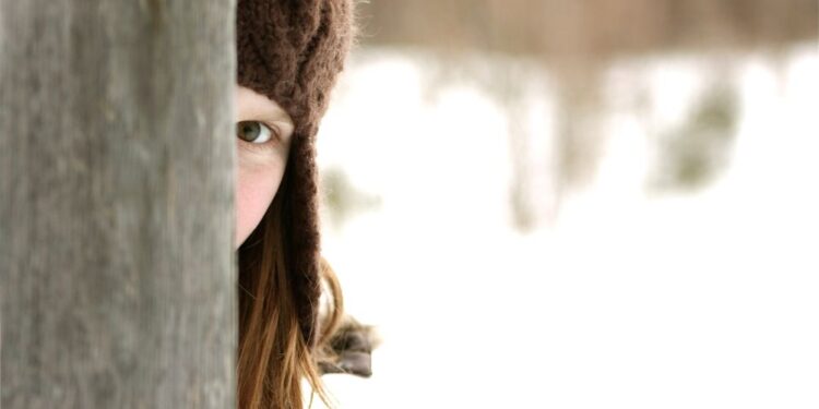 Podpora sramežljivemu otroku: Kako se izogniti pogostim napakam