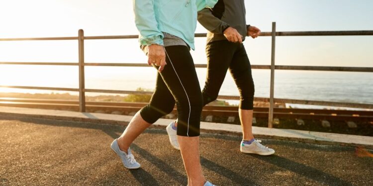 Pet nasvetov za izgubo teže brez vadbe: Kako shujšati s hojo?