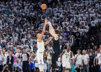 Kot v filmu! Neverjetni Dončić v zadnjih treh sekundah ekipo rešil od poraza (VIDEO)