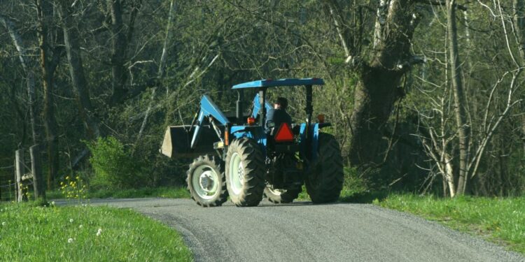 S traktorjem do smrti povozil pešca