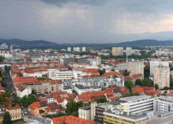 Arso izdal opozorilo za celotno državo: Nevihte bodo zajele vso Slovenijo