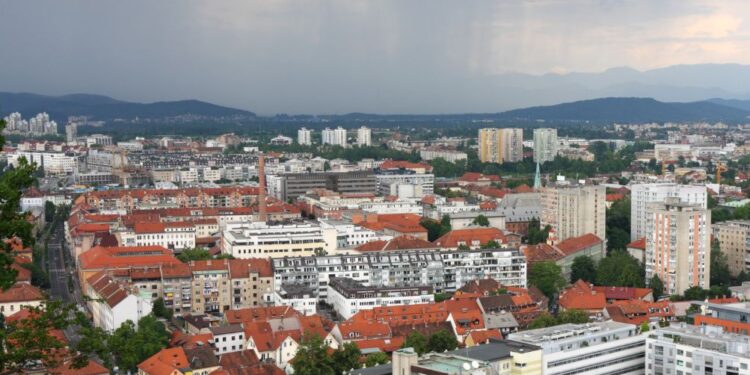 Arso izdal opozorilo za celotno državo: Nevihte bodo zajele vso Slovenijo