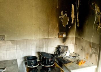 Tragično: Po eksploziji plina v stanovanju umrl 74-letnik