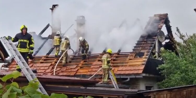 Hudo neurje na Hrvaškem: Sirene odmevajo po mestih (VIDEO)