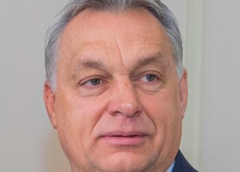 Orban, ki je zadržan do podpore Ukrajini, si želi zmage “poslancev, ki so naklonjeni miru”