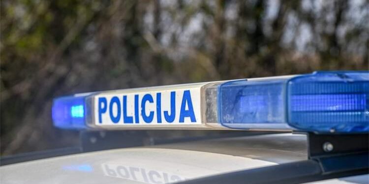 82-letnik v Istri snemal gole otroke