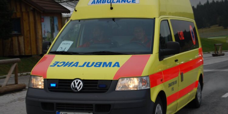 Usodna prometna nesreča: 65-letnik umrl na poti v bolnišnico