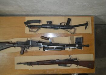 Policisti pri 31-letniku zasegli več kosov prepovedanega orožja (FOTO)