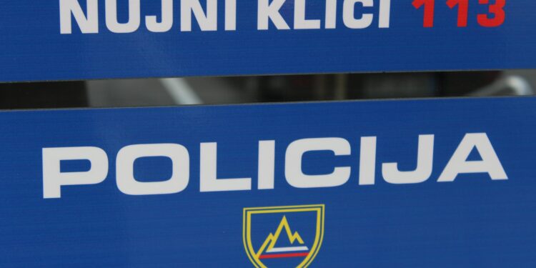 Ste videli nesrečo? Voznica je odpeljala, ne da bi pustila svoje podatke