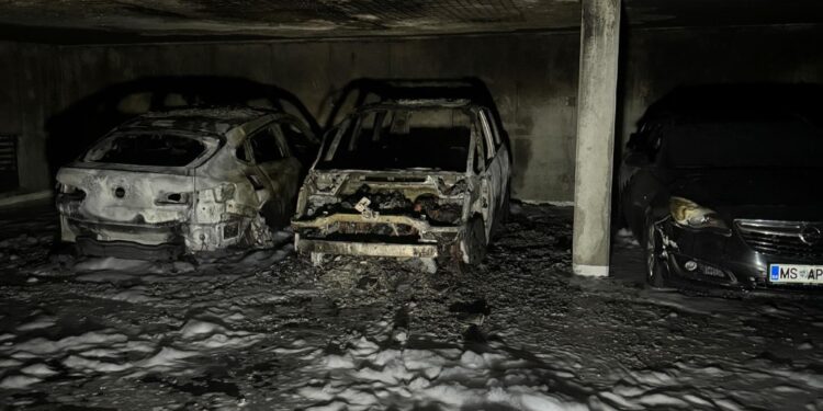 V Spodnjih Črnučah zagorelo v kletni garaži: Gasilci preprečili večjo katastrofo (FOTO)