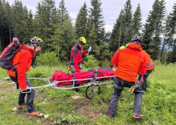 Nesreča med soteskanjem na Bovškem: Kanadčanko odpeljali v bolnišnico