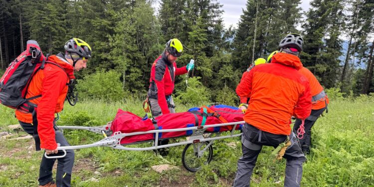 Nesreča med soteskanjem na Bovškem: Kanadčanko odpeljali v bolnišnico