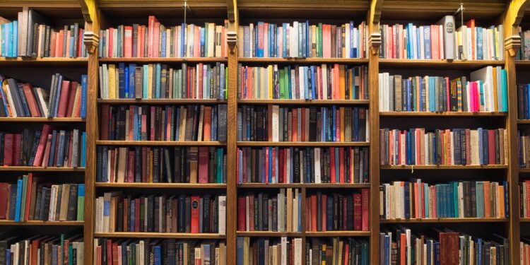 V knjižnico vrnjena knjiga po kar 84 letih izposoje!