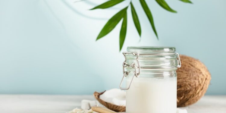 Zakaj bi morali imeti kokosovo olje v vsakem gospodinjstvu