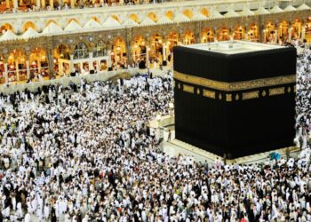 Nezakonita romanja v Meko povzročila več kot tisoč smrtnih žrtev, nekatera turistična podjetja bodo ostala brez licenc