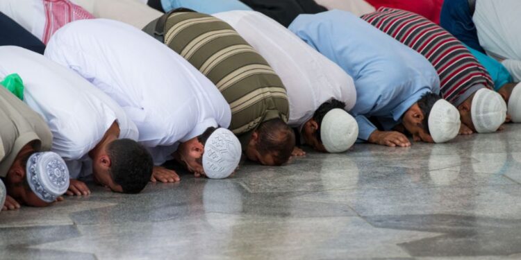 Muslimani praznujejo kurban bajram: Poudarek na družinskih vrednotah