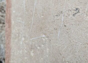 Turist vandaliziral hišo Caii v Pompejih: Varnostno osebje ga ujelo