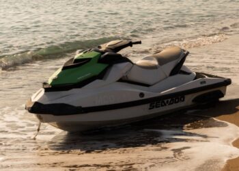 Nesreča na Pagu: Po trku gliserja in skuterja umrl 45-letni slovenski državljan