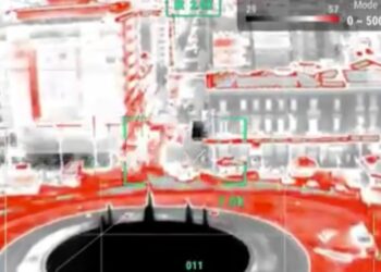 Peklenske temperature v Atenah: Avtomobili na soncu segreti do 70 stopinj Celzija (VIDEO)