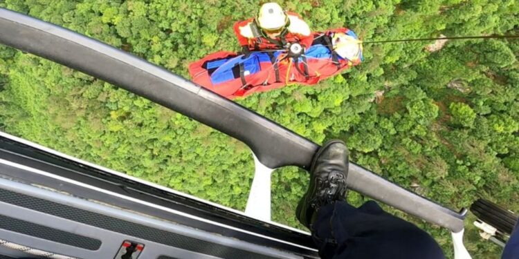 Reševalne akcije: Policijski helikopter posredoval štirikrat v enem dnevu (FOTO, VIDEO)