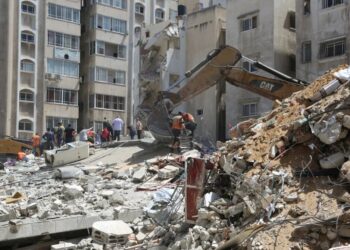 Napad blizu urada Rdečega križa v Gazi: 22 mrtvih, 45 ranjenih