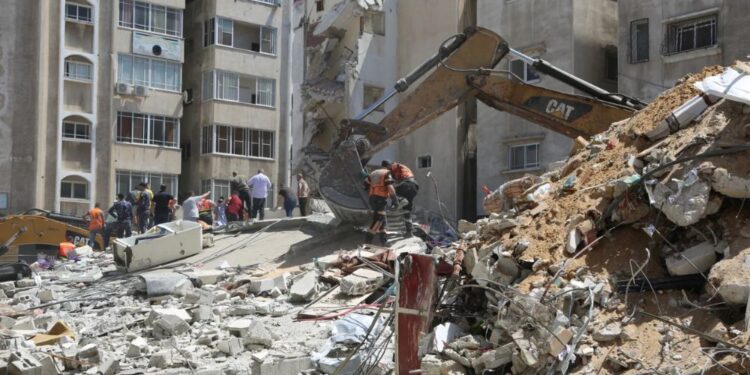 Napad blizu urada Rdečega križa v Gazi: 22 mrtvih, 45 ranjenih