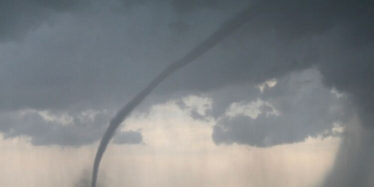 Tornado pustošil po Benečiji, gasilci prejeli več kot 200 klicev na pomoč