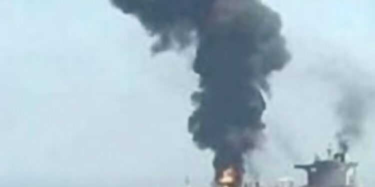 Zaradi hutijevskega napada na ladjo Verbena, mornar hudo poškodovan