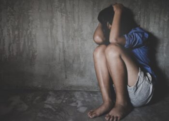 Šest otrok prisiljenih v spolne odnose in beračenje: Madžarski par aretiran