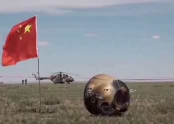 Zgodovinski dosežek: Kitajska prva prinesla vzorce s temne strani Lune (VIDEO)