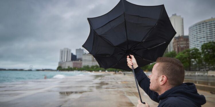 Opozorilo: Močna burja zjutraj in dopoldne na Primorskem, popoldne umiritev