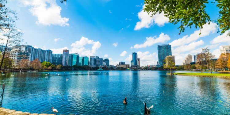 Delno jasno s spremenljivo oblačnostjo: Kaj prinaša današnji dan?