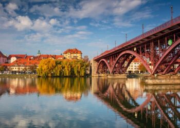 Napoved za danes: Spremenljivo do pretežno oblačno z nevihtami