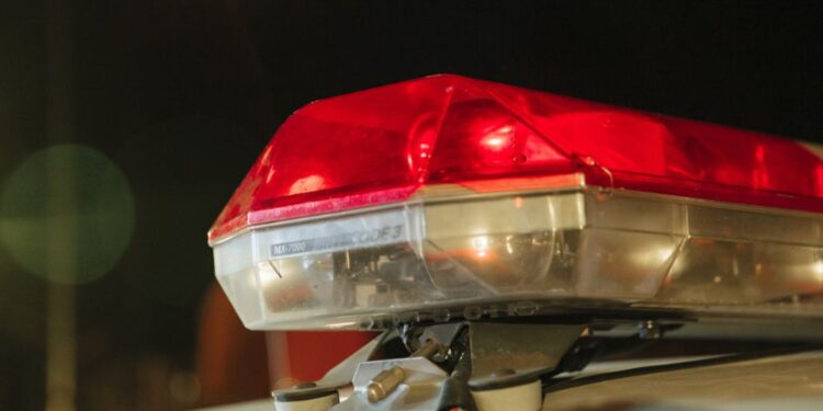 82-letni voznik zapeljal na nasprotni pas in trčil v avtobus