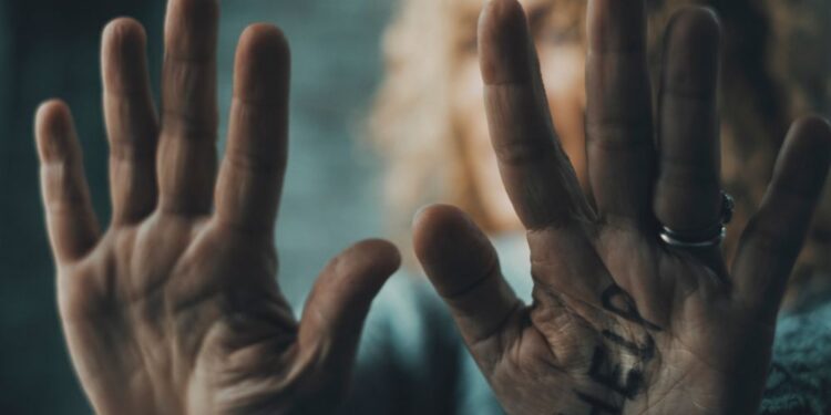 Varuh človekovih pravic: “Vsaka šesta starejša oseba je tarča nasilja”